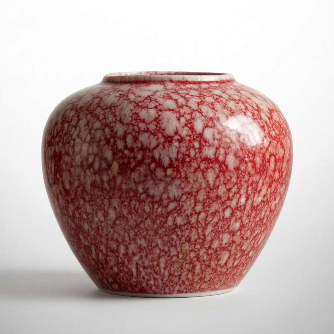 Handcrafted Crimson Mottled Glaze Ceramic Vase – Artistic Minimalist Table Centerpiece